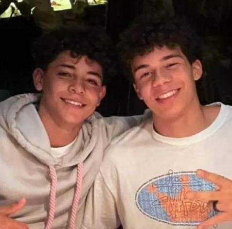 开云-C罗马塞洛儿子合影 他俩会成为父辈那样的巨星吗？