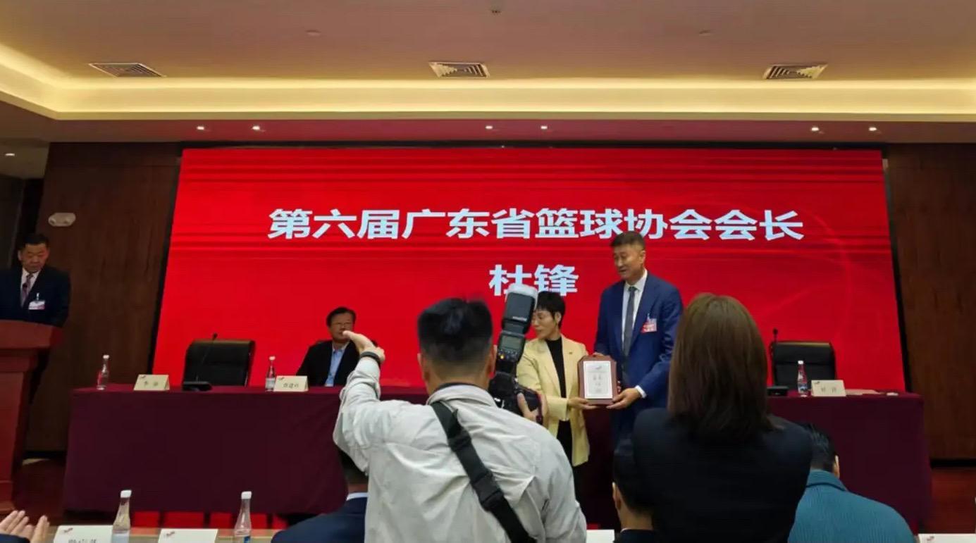 kaiyun-杜锋如愿高升！还能当广东主教练吗？官宣确认，李春江机会来了